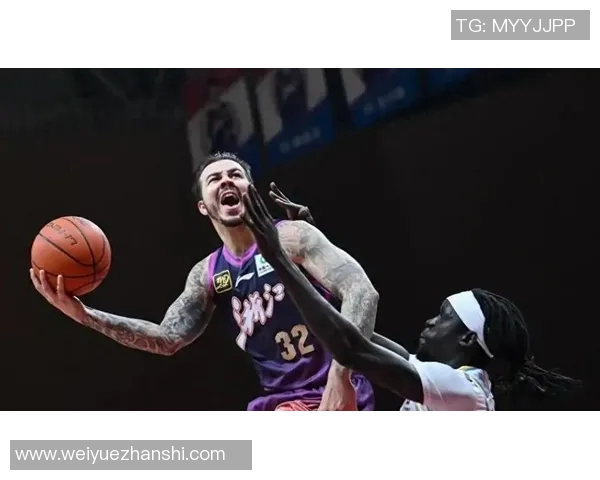 CBA广东队与新疆队昨晚激战比分揭晓精彩瞬间回顾 CBA广东队与新疆队昨晚激战比分揭晓精彩瞬间回顾